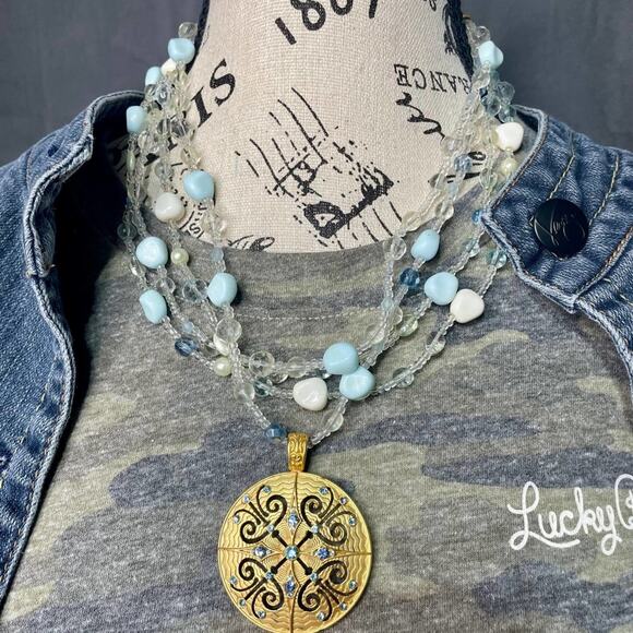 STUNNING!! Avon fashion Jewelry Necklace Gold tone with Blue and white Beads‎ - Picture 1 of 3